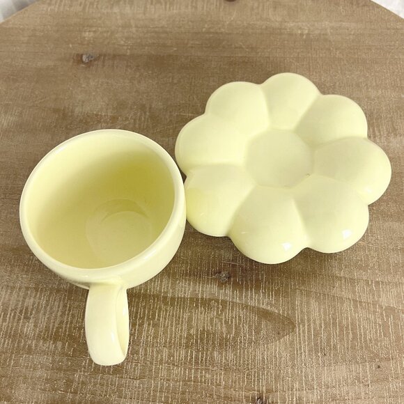Daisy Ceramic Cup & Saucer 🎉Host Pick🎉 - Picture 2 of 6